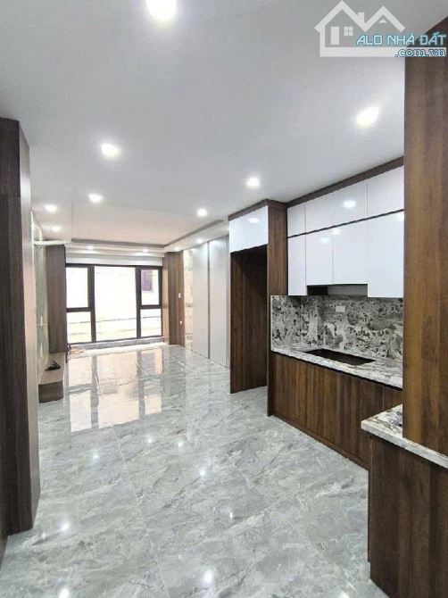 Sài Đồng - Thang máy - Gara ô tô - Ô tô tránh chỉ 10.4 tỷ - 2