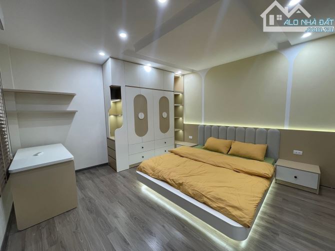 NHÀ ĐẸP LONG BIÊN 1 - 5 TẦNG KIÊN CỐ - VIEW VIP MẶT HỒ - FULL NỘI THẤT. - 2