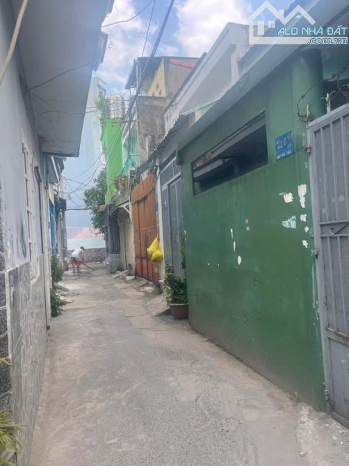 🆘 BÁN ĐẤT TẶNG NHÀ - CHỈ HƠN 3 TỶ - 50M2 - NGANG 5M - KẾ HXH - NGAY NGÃ 4 P.V.C-L.V.T - 2