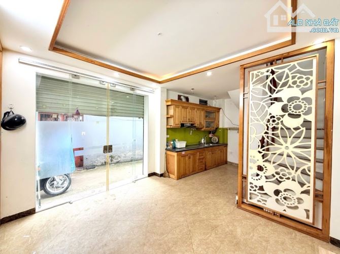 Bán nhà Trần Thái Tông, dt34m, nhà đẹp dân xây, ngõ thông, gần ô tô, gần phố. - 2