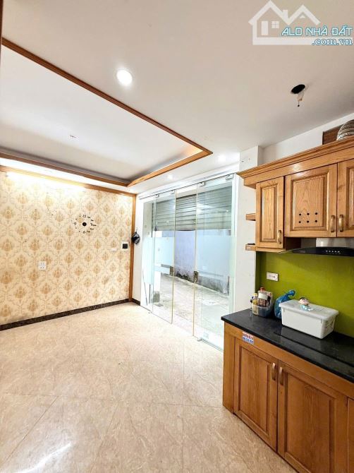 CẦN BÁN NHÀ NGÕ 44 TRẦN THÁI TÔNG - DT 30M2 - 5 TẦNG - MT 6.8M - GIÁ 7.5 TỶ - 2