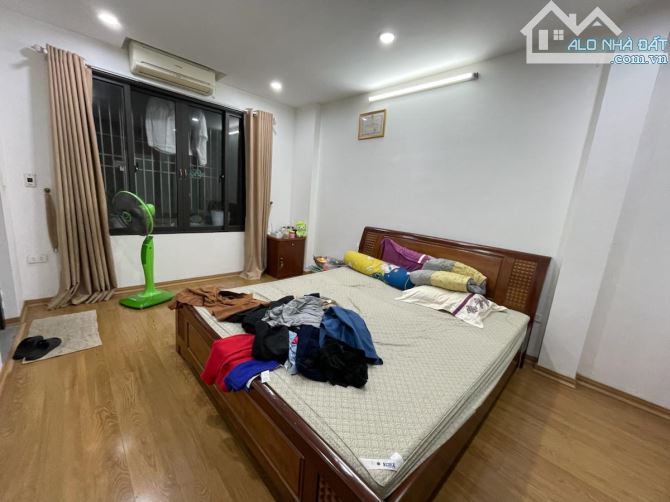 Bán nhà Triều Khúc- dân xây 2 thoáng- gần phố-  đầu tư giữ tiền - giá đầu tư - 2