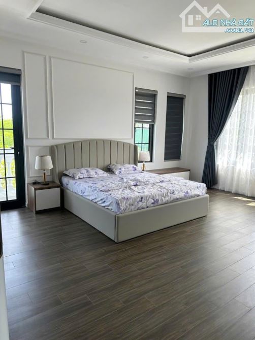 BTgóc siêu hoa hậu Mới Sịn xò 330m2 mặt 17m hướng ĐN TN KĐT Mỹ Gia giá 25 tỷ - 2