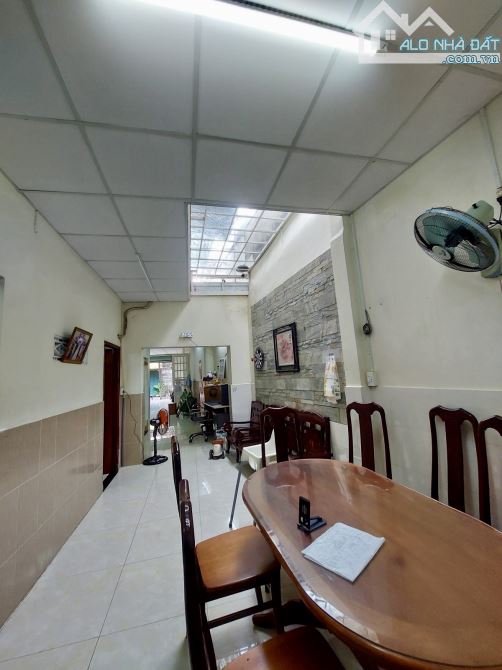 Mặt tiền KD Trần Bá Giao P.An Nhơn (p.5) ngang 4 x 19 DT 75m2 Giá chỉ 9 tỷ - 2