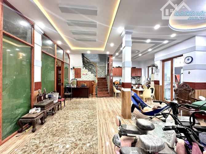 Biệt Thự Khu Vip Tân Phú - 160m² - 3 Tầng - Ô Tô Đậu Thoải Mái Chỉ 34.5 Tỷ - 2