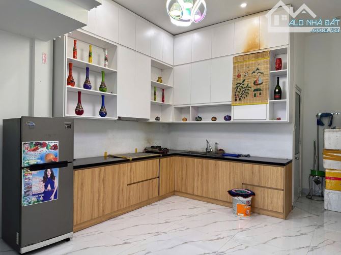Nhà 4 Tầng Mặt tiền Nguyễn Hữu Cảnh - Cạnh Làng Đại Học - 6 Tỷ - 2