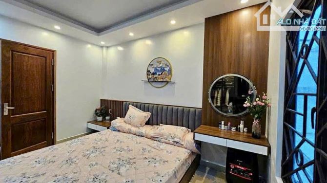 HOA HẬU LAI XÁ LÔ GÓC ,  MƯA KHÔNG NGHẬP , OTO ĐỖ CỬA NGÀY ĐÊM - 2