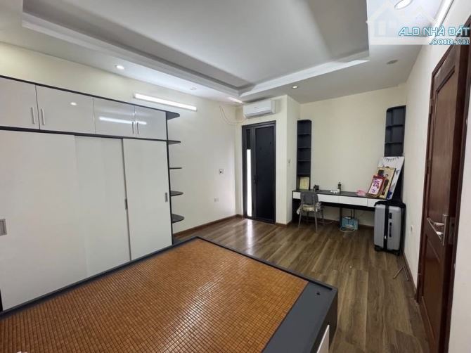 BÁN NHÀ MINH KHAI -32mX5 tầng- NGÕ NÔNG, THÔNG- 3 GÁC ĐỖ CỬA- TC 6.4 TỶ CTL - 2