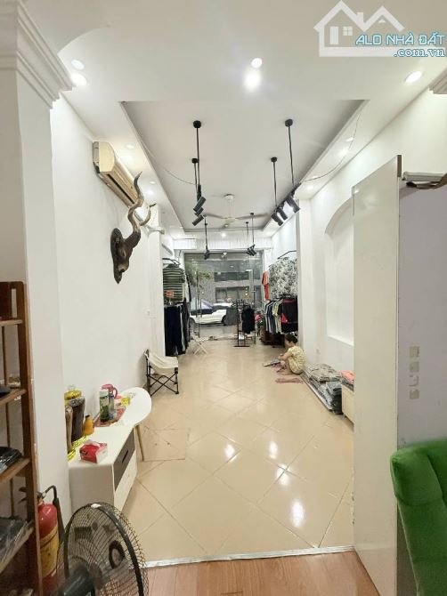 Bán Gấp nhà Trần Quang Diệu_33m2_mặt phố vip kinh doanh - 2