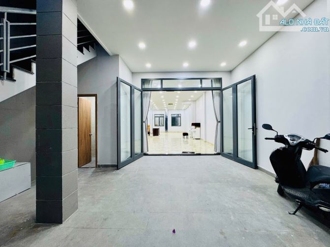 Biệt Thự Mini Bạch Đằng - Tân Bình - 6x20m vuông - 3 Tầng - Giá 20.8 Tỷ. - 2