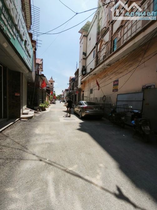 Thứa - Lương Tài - Ô tô vào đất - gần Vin - gần Sân bay. Giá nhỉnh 2tỷ - 2