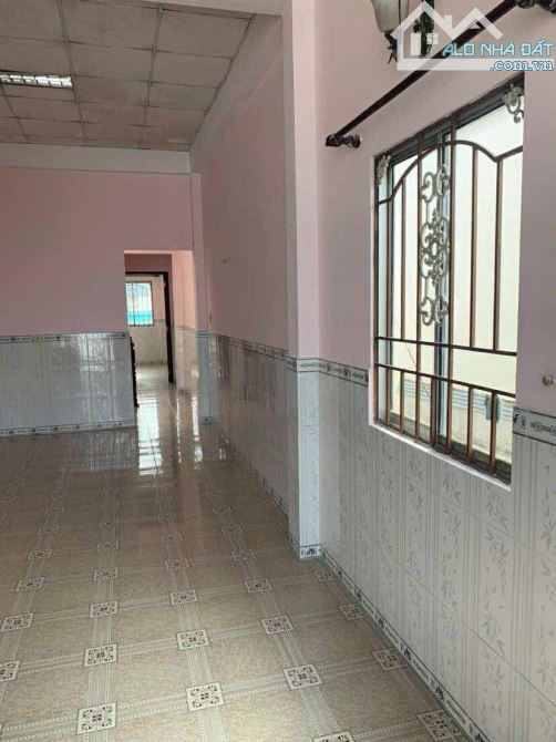 Cho thuê nhà 3 tầng gần đại lộ Hoà Bình có sân rộng 15 triệu - 2