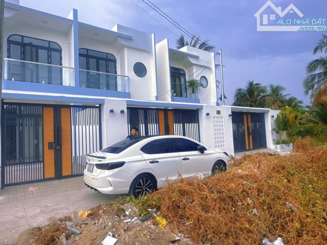 NHÀ TRỆT LẦU ĐƯỜNG XE 7 CHỖ HẺM SAU BẾN XE BẾN TRE - 2