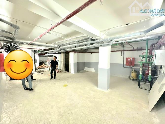 Bán Chdv Thu gần 2 tỷ.n, Ngay Chợ Bà Chiểu Bình Thạnh, 7 Tầng, 7.5x18m, 2x tỷ - 2