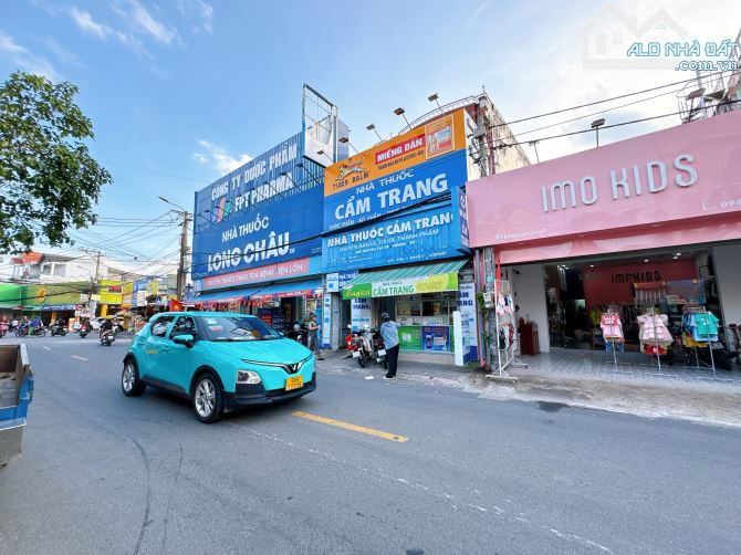NP828 BÁN NHÀ GÓC 2 MĂT TIỀN CHỢ PHÚ THỌ BUÔN BÁN TẤP NẬP NGÀY VÀ ĐÊM - 2