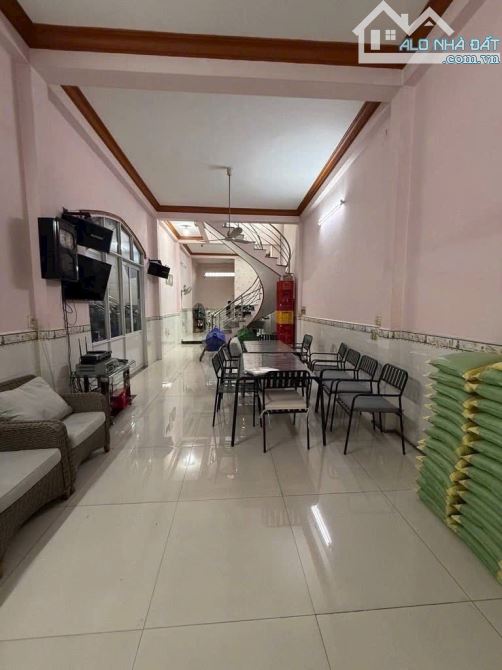 MẶT TIỀN NGÃ TƯ TRUNG CHÁNH QUỐC LỘ 22 VỊ TRÍ ĐẸP 90M2 CHỦ CẦN BÁN GẤP - 2