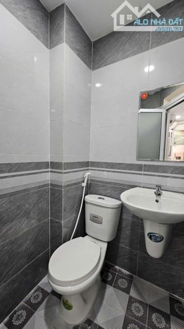 SÁT MẶT TIỀN HẺM NGANG 4M  TRUNG TÂM Q4  DIỆN TÍCH SD 42 M2  HƠN 1,5 TỶ SỔ HỒNG - 2