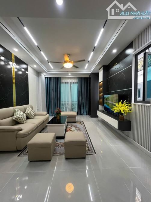 Chủ hạ chào bán nhanh nhà Phố Trần Quốc Hoàn, 36m2, 5 tầng, 2 mặt thoáng, ô tô tránh,14 tỶ - 2