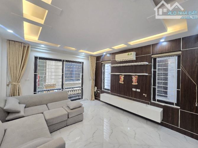 🔥 PHỐ 8/3🔥NHÀ ĐẸP 5 TẦNG - LÔ GÓC – KINH DOANH - NGÕ THÔNG RỘNG - BA GÁC ĐỖ CỬA - 2