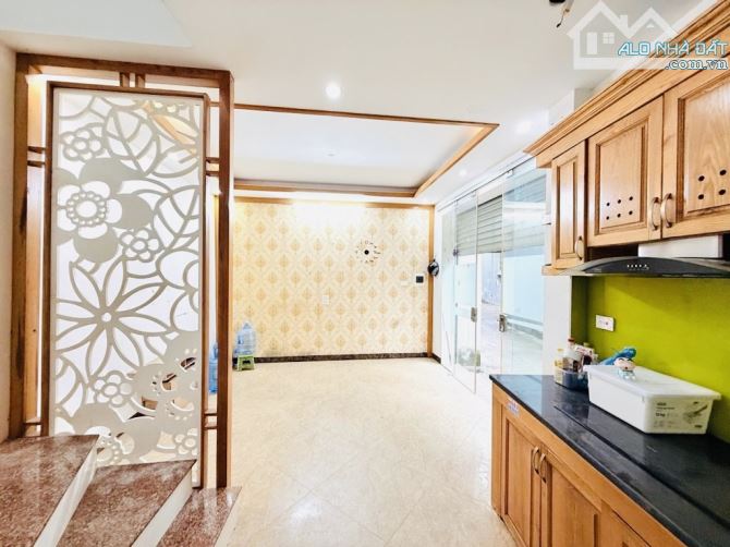 Nhà Phố Trần Thái Tông -Trung Tâm Cầu Giấy ,Vị Trí Đẹp ,Ngõ To Rộng * DT 35m ,5 Tầng - 2