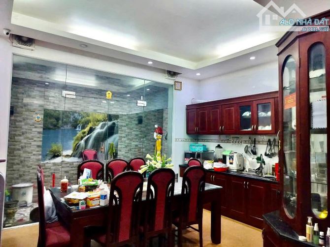 Cho thuê nhà tại TC5 Yên Xá, dt 100m mt 5m nhà 4T, kinh doanh, 22 triệu - 2