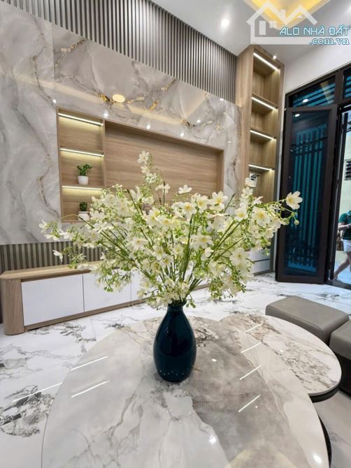 Bán Nhà Võ Chí Công, 32m2, 5 tầng, 7,7 Tỷ