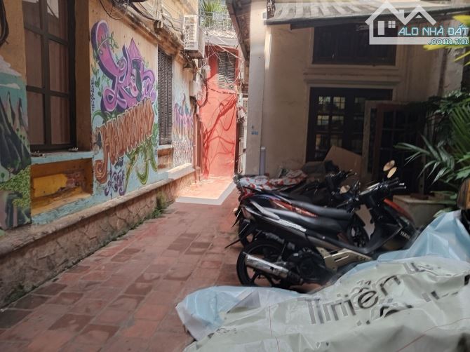 Bán nhà mặt phố Hạ Hồi 400m2 Mặt tiền 18.5m, Giá 165 tỷ