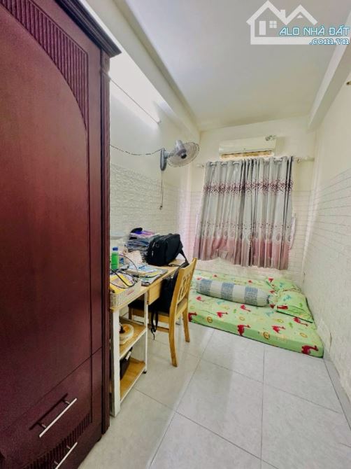 Bán nhanh nhà Q10 4 tầng DTSD 80m2 Nguyễn Ngọc Lộc. Giá 4.3 tỷ. Ngay trưởng Việt Úc - 3