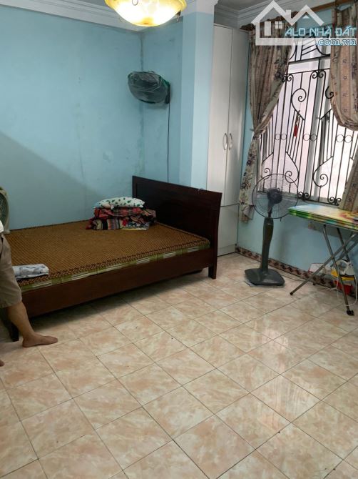 Quan Thổ 1, 28m, Nhà đẹp ở luôn, Ngõ thông rộng gần phố, Sổ vuông nở hậu, Giá rẻ đầu tư - 3