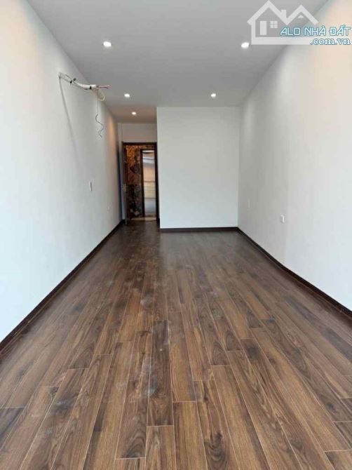 BÁN GẤP NHÀ 50M2 6 TẦNG THANG MÁY MỚI KOONG - KHU PHÂN LÔ Ô TÔ TRÁNH KINH DOANH PHỐ LẠC TR