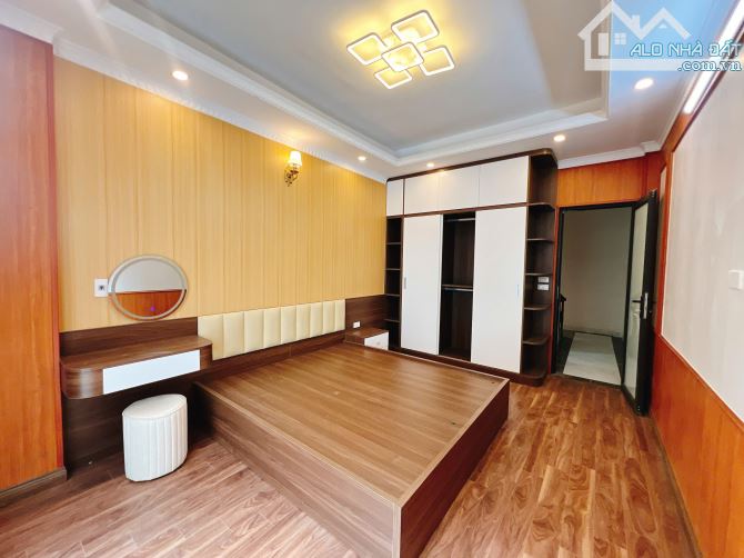 NHÀ MỚI 5 TẦNG – 3 NGỦ DUY NHẤT TẠI LONG BIÊN GIÁ DƯỚI 5 TỶ - THIẾT KẾ ĐẸP - Ô TÔ ĐỖ GẦN - 3