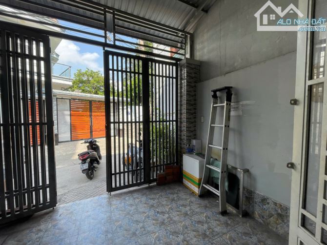 Nhà hẻm 2 xe hơi. 1/ cách đường Tân Thới Hiệp 21 chỉ 30m. DT: 6x18m Giá đầu tư: 5.4 tỷ - 3