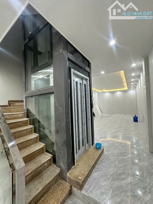 Cho thuê nhà mặt phố Trần điền, 90m2, thang máy, vỉa hè rộng - 3