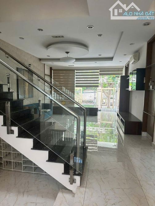 Mặt tiền đường ngay công viên An Khánh, gần Xa lộ Hà Nội ngang 5m dài 20m 5 tầng nhỉnh 27T - 3