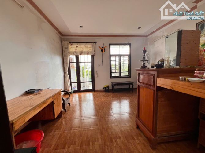 Bán nhà đẹp 4 tầng đường 11m Dương Thị Xuân Quý, phường Mỹ An - khu đông đúc - 3