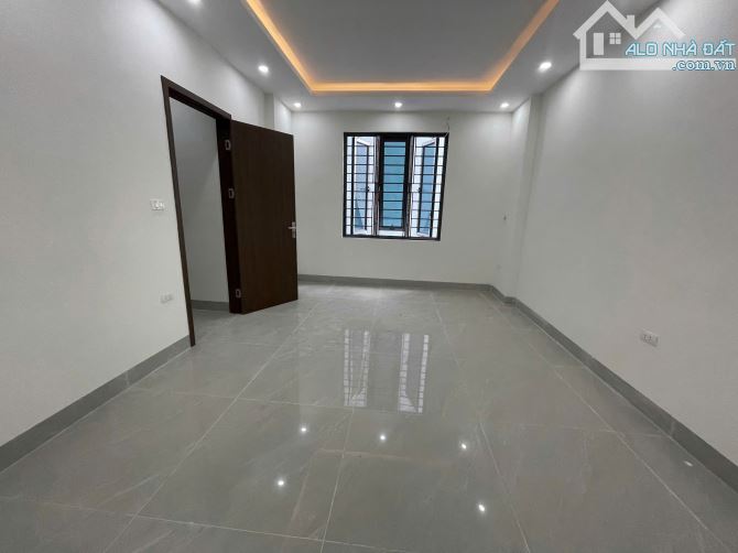 Nhà gần ngay tiểu học Phú Cường 30m² x5 tầng+có sân riêng để xe/ 70m ra đường ôtô tránh - 3