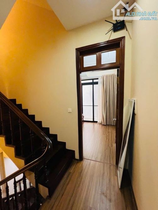 CHỈ HƠN 12 TỶ - HÀO NAM - CÁT LINH - 45M2 - TẦNG 2 ĐUA 48M2 - 5 TẦNG - MT 4.6M - GẦN PHỐ - 3