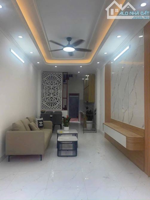 Bát Khối 42m x 5 tầng - ô tô ngủ trong nhà - SDCC - 6.2 tỷ - 3
