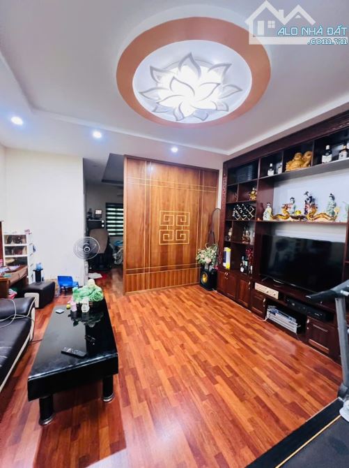 BÁN NHÀ HÀO NAM ĐỐNG ĐA 47m 5Tầng Mt 4.5m GIÁ 12.5 TỶ NGÕ THÔNG KINH DOANH. - 3