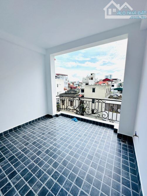 BÁN NHÀ TRUNG TÂM QUẬN BẮC TỪ LIÊM- 40M2 5 TẦNG- VÀI BƯỚC Ô TÔ- NỘI THẤT XỊN XÒ - 3