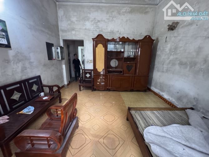 BÁN ĐẤT NGỌC THỤY TẶNG NHÀ 3 TẦNG - Ô TÔ ĐỖ CỬA - LÔ GÓC 3 THOÁNG . 6.8 TỶ - 3