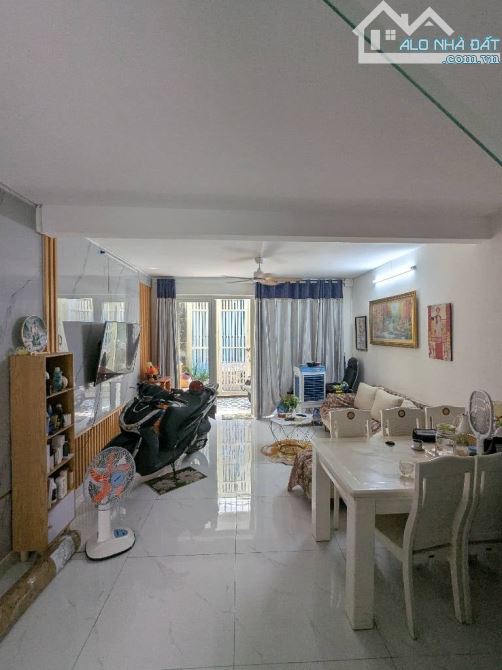 HÀNG HIẾM 2 MẶT HẺM ÔTÔ 3TẦNG, NGAY TRUNG TÂM GÒ VẤP ,4 PHÒNG NGỦ CHỈ 5TỶ6 - 3