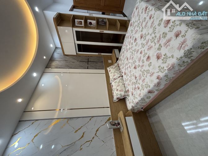Ngang 5,5 được 4 Phòng Ngủ cách Công viên làng Hoa 5p giá 6,688 tỷ - 3