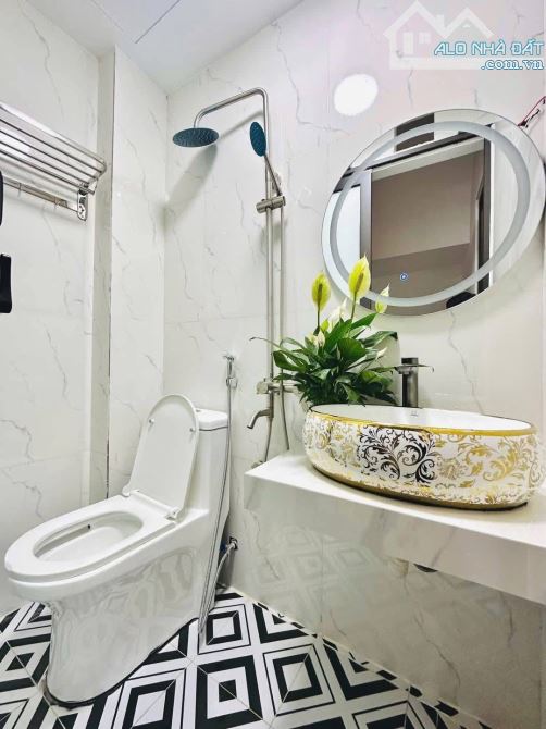 Phạm Văn Đồng, 38m2 chỉ 7.2 tỷ, mới koong, ô tô đỗ , sát phố, gần KDT Ciputra - 3