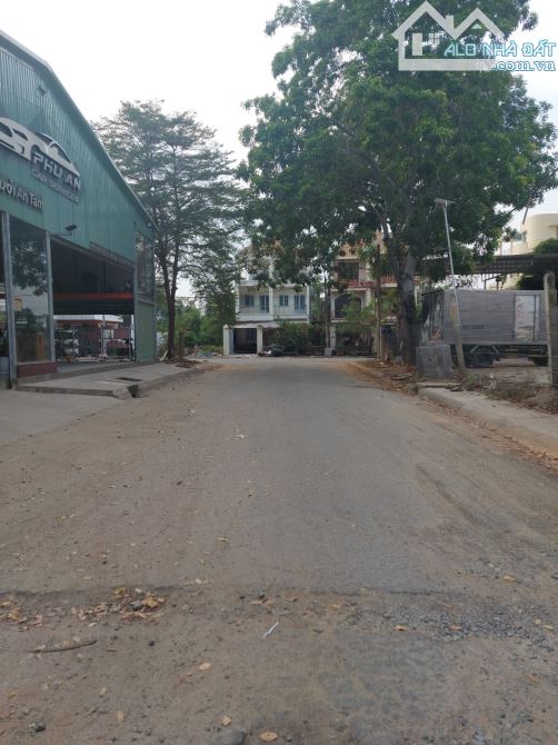 Bán đất đường Nguyễn Duy Trinh khu nhà Ở 811 gần chợ Phú Hữu Quận 9 cũ (342m2) 75 tr/m2 - 3