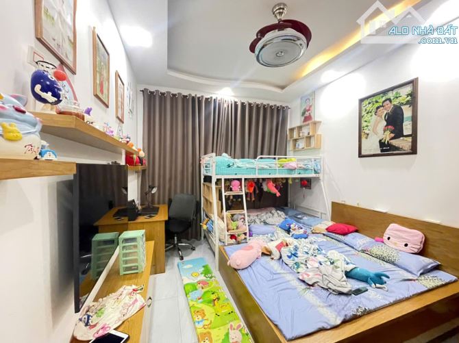 Hàng hiếm HXH ÚT TỊCH - DT 51m2 - Full nội thất - 3 tầng - giá 8.5 tỷ TL - 3