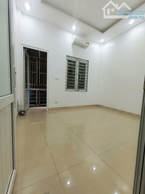 PHÂN LÔ QUÂN ĐỘI - PHỐ NGUYỄN NGỌC NẠI - ÔTÔ ĐỖ CỬA - NHÀ 2 MẶT THOÁNG - GIÁ 14.3 TỶ - 3