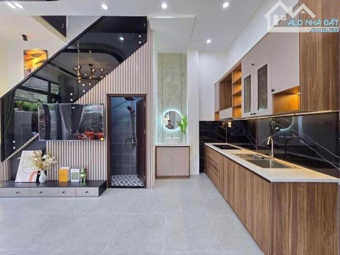 Bán nhà 4 tầng Long Biên - lô góc - 2 thoáng – Ô tô vào nhà - đường rộng - DT 45m2, 8 tỷ+ - 3