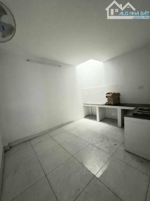 Bán gấp nhà 58m2 2 tầng 3 phòng - hẻm 5m thông - nở hậu - bình tân kế tân phú qua tân ình - 3