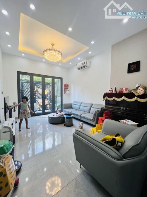 Lạc Long Quân, Tây Hồ 🔥Nhà dân xây cực thoáng, ô tô 7 chỗ qua 🔥58m sổ đỏ 🔥Nhỉnh 15 tỷ - 3